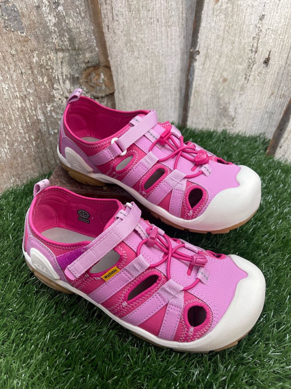 KEEN Knotch Creek Magenta Lilac Sandals Youth 6